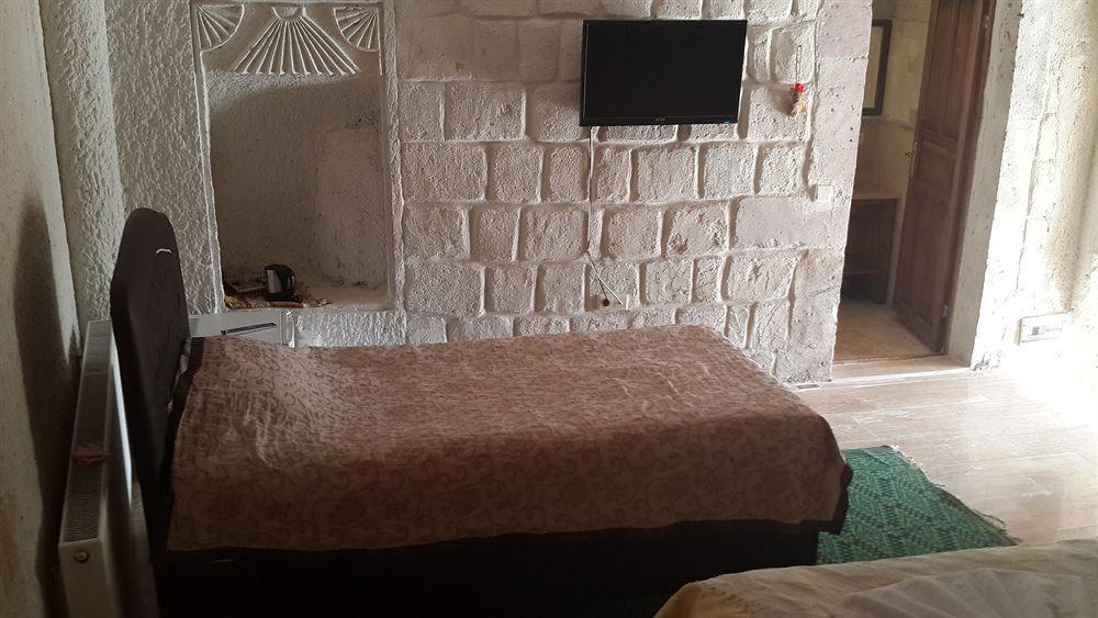 Castle Cave Hotel