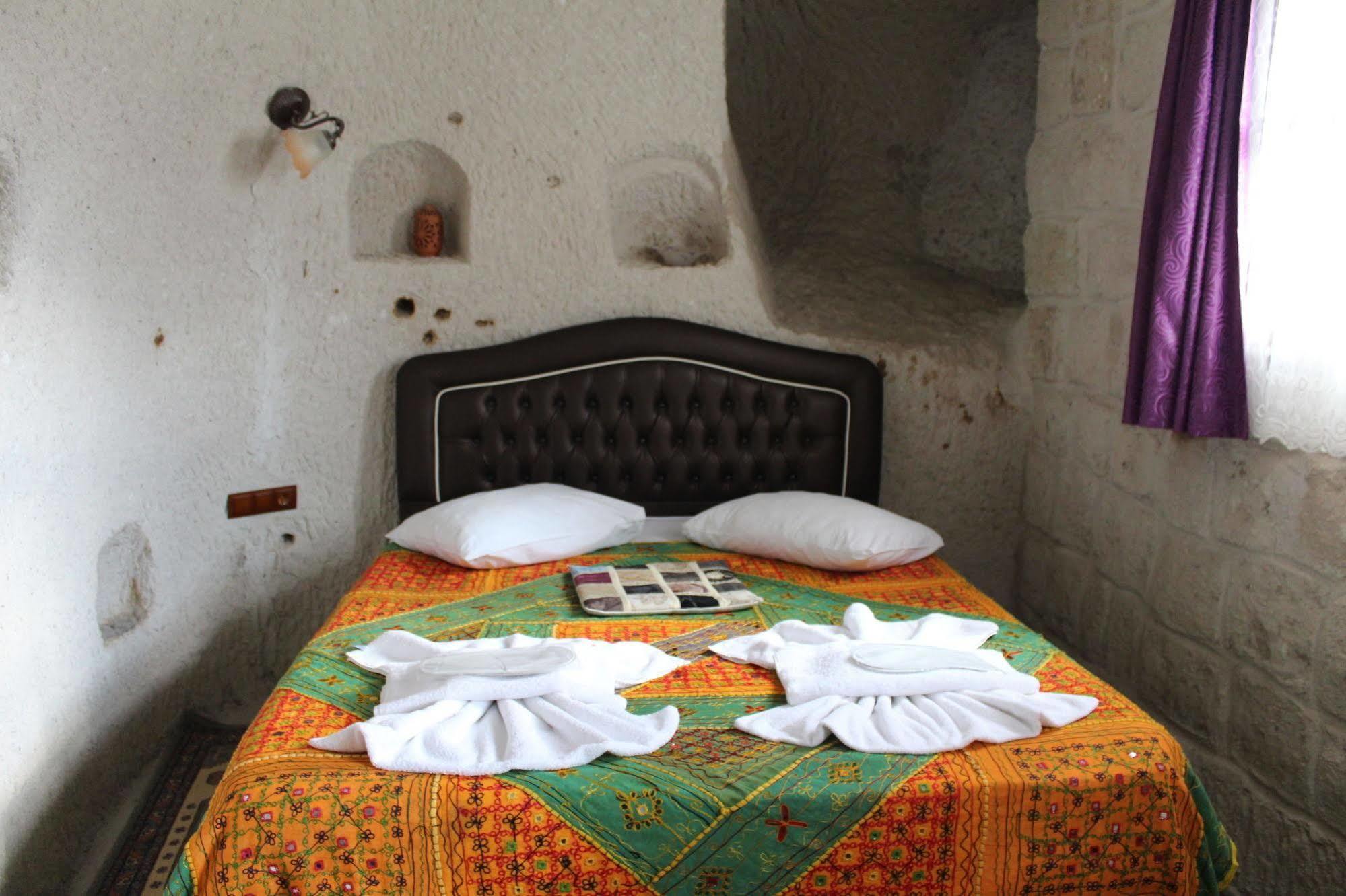 Hotel Castle Cave