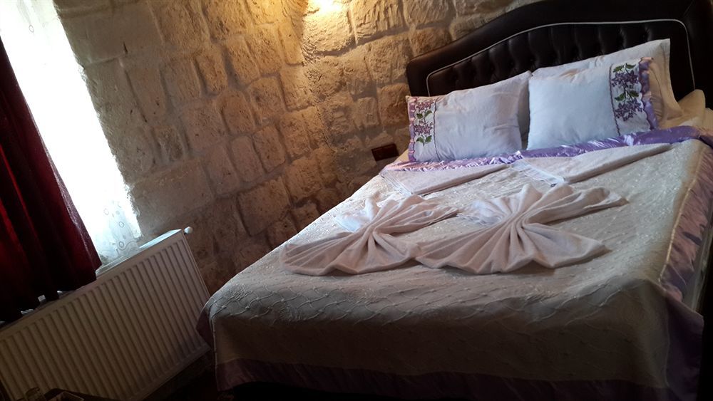 Castle Cave 2*