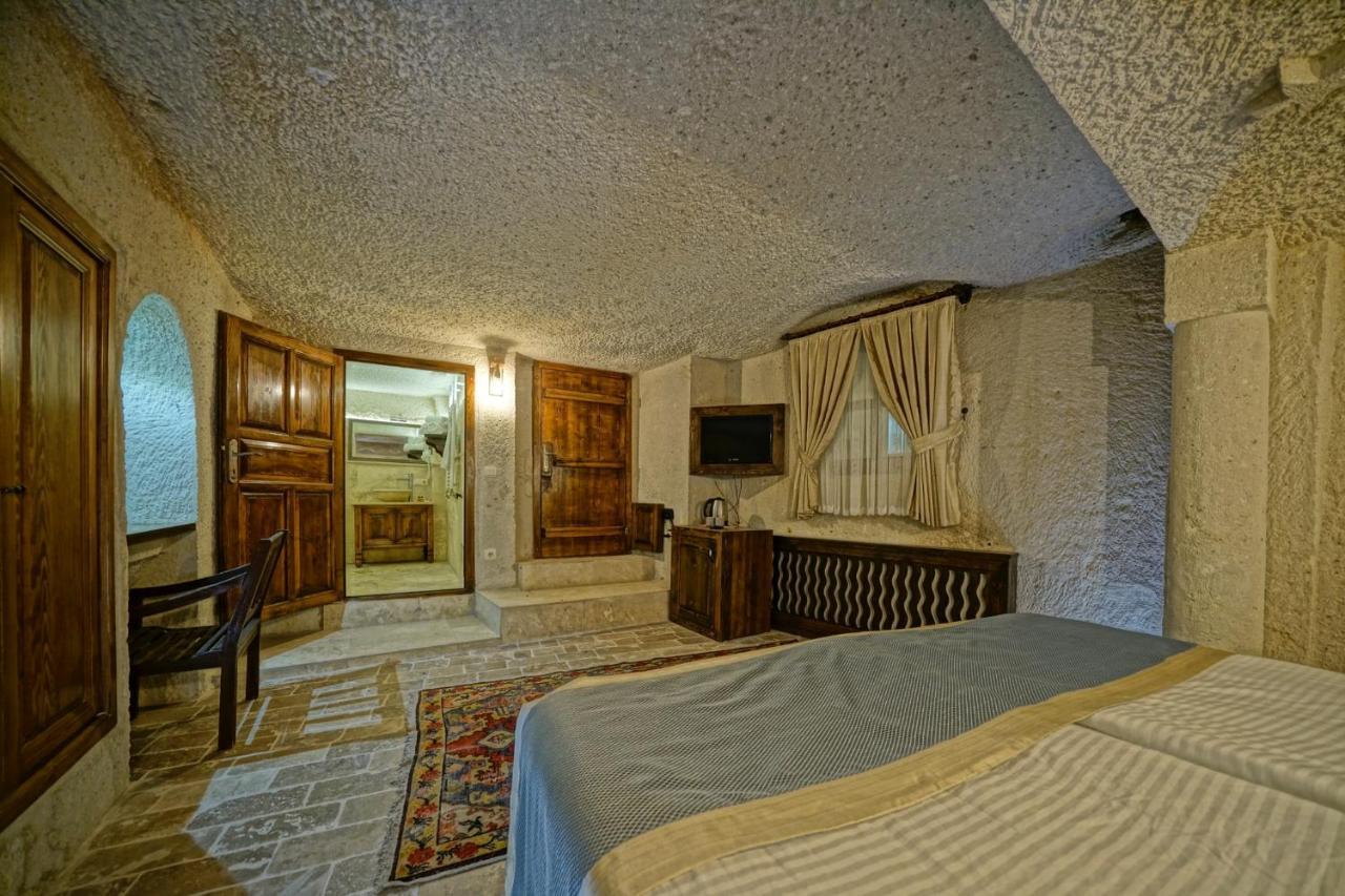 Castle Cave Готель