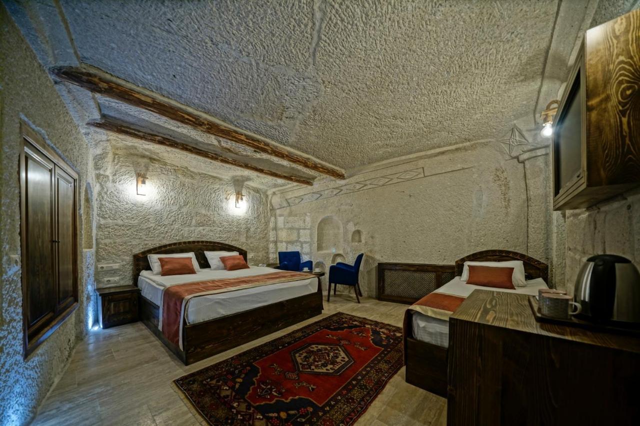 Готель Castle Cave 2*